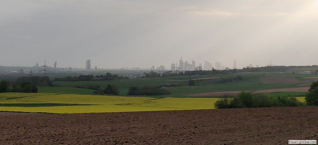 Frankfurter Skyline aus Osten