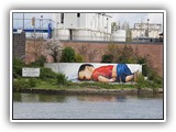 am Osthafen, Sinnbild der gescheiterten Flüchtlingspolitik: der tote Flüchtlingsjunge Aylan Kurdi